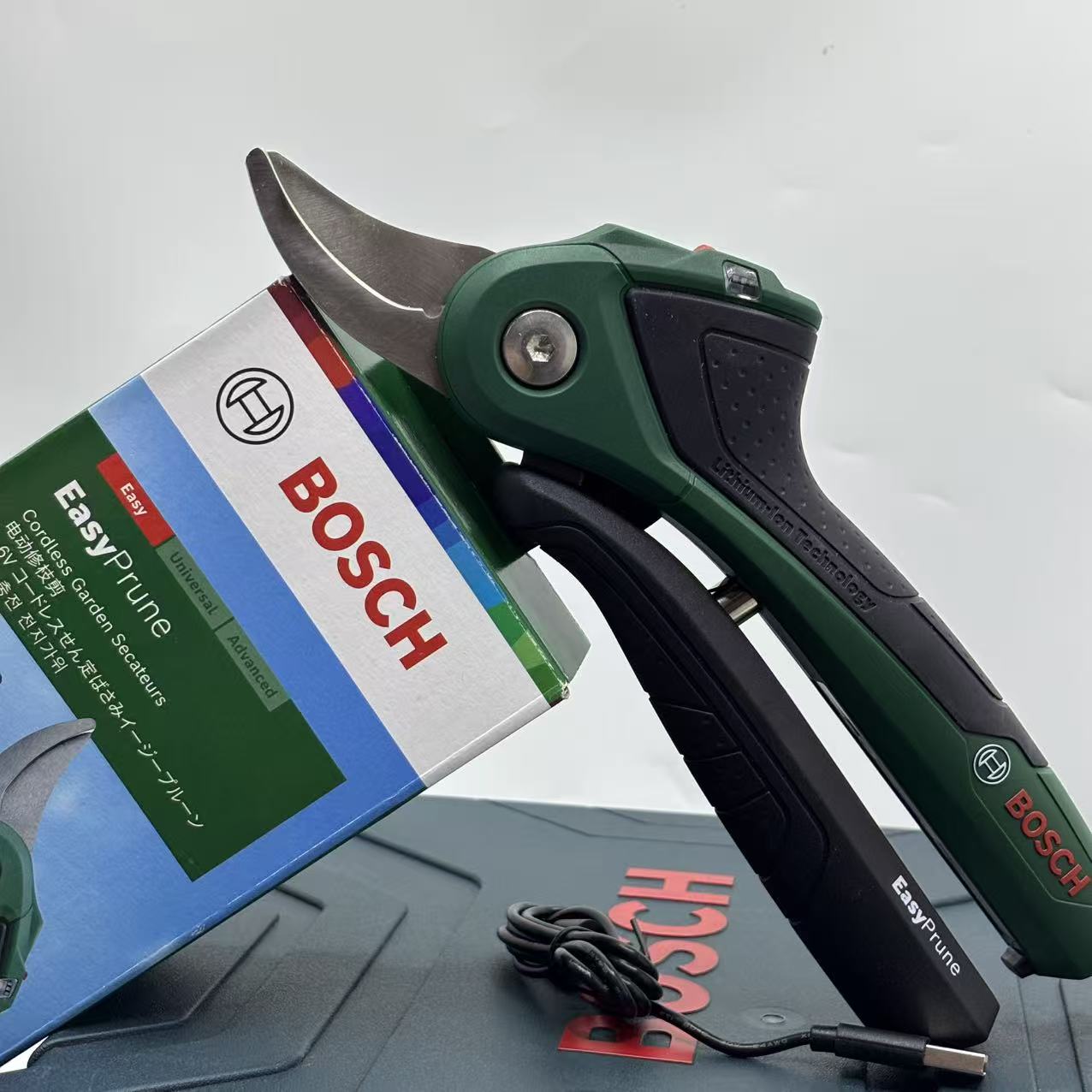 Smart Garden Bosch - กรรไกรตัดกิ่งไร้สาย Bosch 3.6V แบบชาร์จไฟได้ สำหรับสวน ต้นไม้ผลไม้