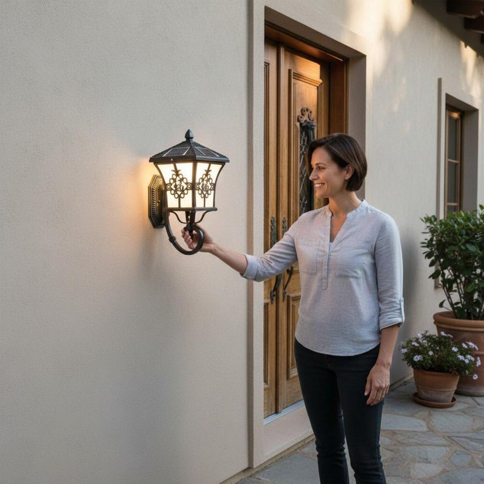 Smart Garden Lanterns - โคมไฟติดผนังพลังงานแสงอาทิตย์อัจฉริยะ สำหรับภายนอกอาคาร ทนทานต่อสภาพอากาศ เหมาะสำหรับทางเดินและประตูสวน